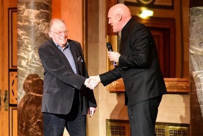 Left Prof. Dr. Beckmann, right Dr. Reifenhäuser Left Prof. Dr. Beckmann, right Dr. Reifenhäuser